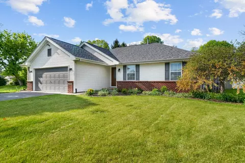 11103 Downing Ln, Roscoe, IL 61073