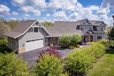 8 Trillium Ln, Galena, IL 61036
