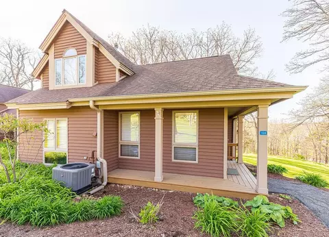 108 Walnut Hill Dr, Galena, IL 61036