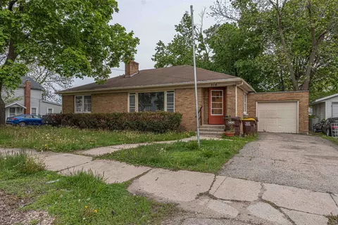 316 W Perry St, Belvidere, IL 61008