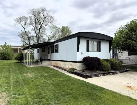 215 Fox Ln, Belvidere, IL 61008