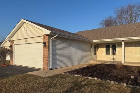 6308 Oak Crest Ln, Loves Park, IL 61111