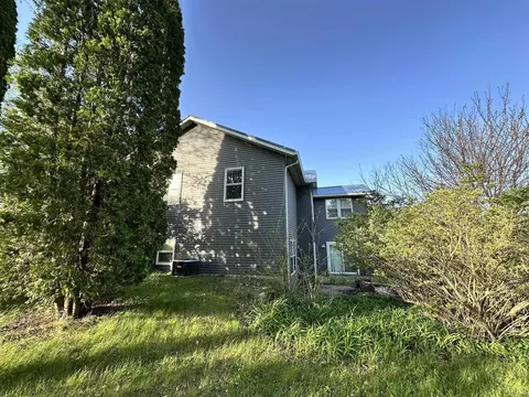 493 Jenny Ln, Elizabeth, IL 61028