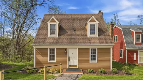 19 Settler Ln, Galena, IL 61036
