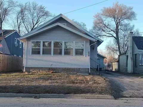 230 Sheridan Dr, Loves Park, IL 61111