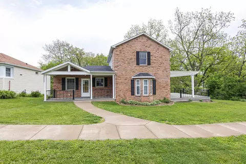 380 Greenwood Ave, East Dubuque, IL 61025