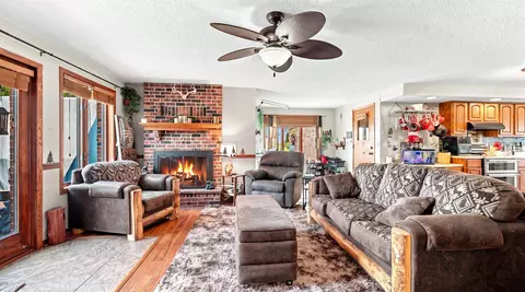 Living - 9096 E Stagecoach Trl, Warren, IL 61087 photo 2 of 6