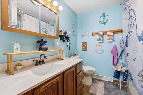 Bath - 9096 E Stagecoach Trl, Warren, IL 61087 photo 1 of 1