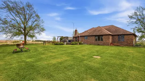Exterior - 9096 E Stagecoach Trl, Warren, IL 61087 photo 3 of 5