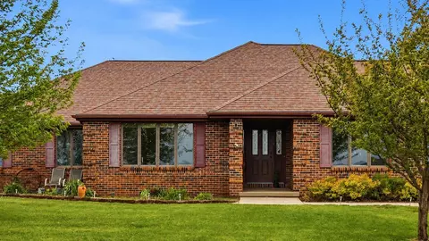 9096 E Stagecoach Trl, Warren, IL 61087
