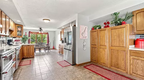 Kitchen - 9096 E Stagecoach Trl, Warren, IL 61087 photo 4 of 4