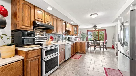 Kitchen - 9096 E Stagecoach Trl, Warren, IL 61087 photo 2 of 4