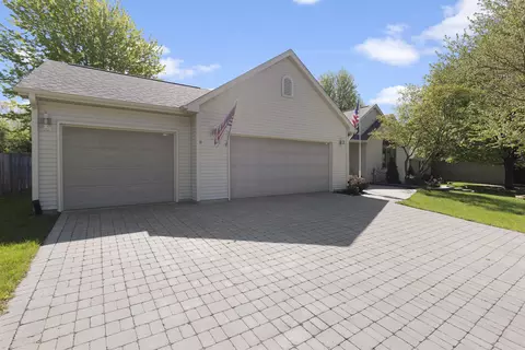 1332 Griggs Rd, Rockford, IL 61108
