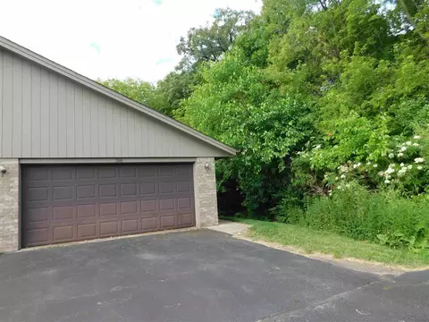 766 Tulip Ln, Rockford, IL 61107