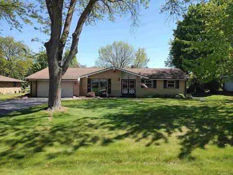 8739 Belvoir Dr, Belvidere, IL 61008