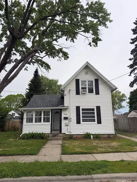 1915 Quincy St, Rockford, IL 61103