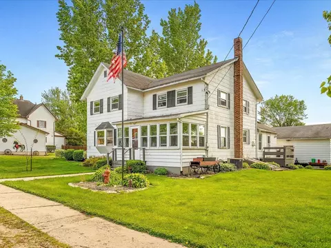501 S Water St, Warren, IL 61087