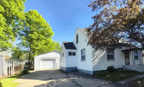 620 Wayne Dr, Machesney Park, IL 61115