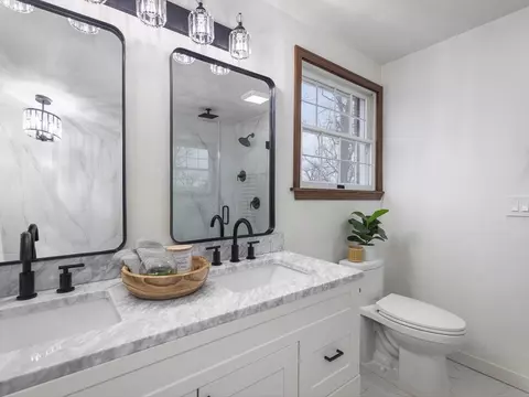 Bath - 1927 Baintree Rd, Lake Summerset, IL 61019 photo 3 of 6