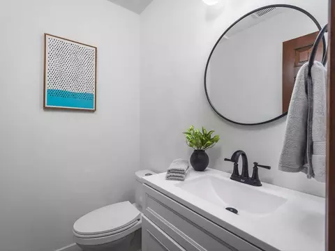 Bath - 1927 Baintree Rd, Lake Summerset, IL 61019 photo 1 of 6