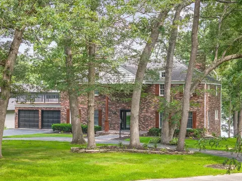 1927 Baintree Rd, Lake Summerset, IL 61019