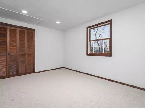 Bedroom - 1927 Baintree Rd, Lake Summerset, IL 61019 photo 5 of 8
