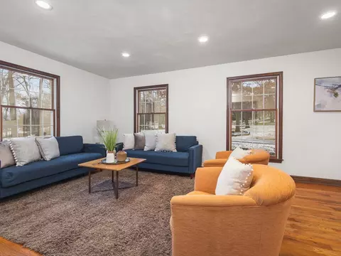 Living - 1927 Baintree Rd, Lake Summerset, IL 61019 photo 2 of 4