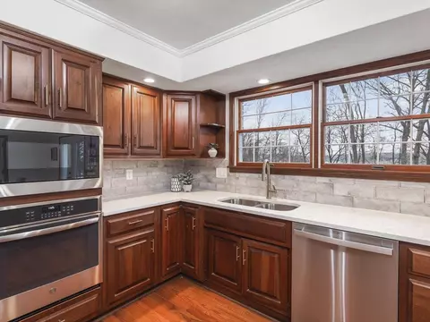 Kitchen - 1927 Baintree Rd, Lake Summerset, IL 61019 photo 4 of 4