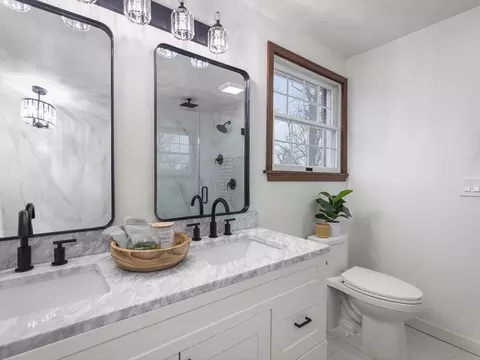 Bath - 1927 Baintree Rd, Lake Summerset, IL 61019 photo 3 of 6