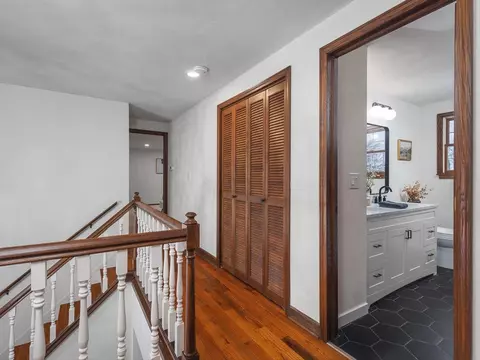 Entry Way - 1927 Baintree Rd, Lake Summerset, IL 61019 photo 5 of 6