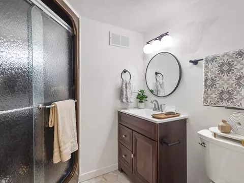 Bath - 1927 Baintree Rd, Lake Summerset, IL 61019 photo 6 of 6
