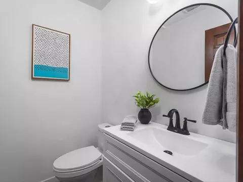 Bath - 1927 Baintree Rd, Lake Summerset, IL 61019 photo 1 of 6