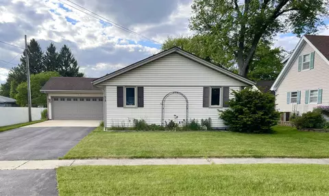 618 E Macomb St, Belvidere, IL 61008 photo 2