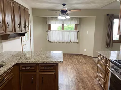618 E Macomb St, Belvidere, IL 61008 photo 9