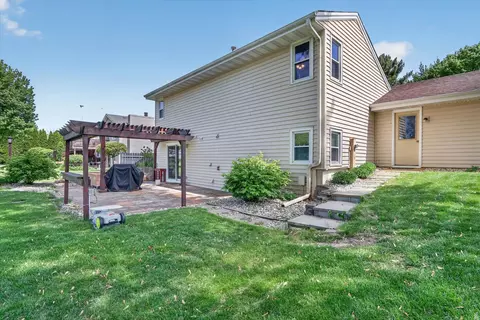 Exterior - 148 Sandhurst Dr, Rockton, IL 61072 photo 5 of 14