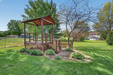Exterior - 148 Sandhurst Dr, Rockton, IL 61072 photo 7 of 14