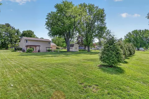 Exterior - 148 Sandhurst Dr, Rockton, IL 61072 photo 12 of 14