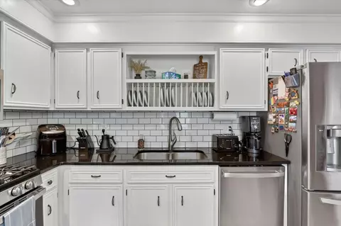 Kitchen - 148 Sandhurst Dr, Rockton, IL 61072 photo 4 of 4