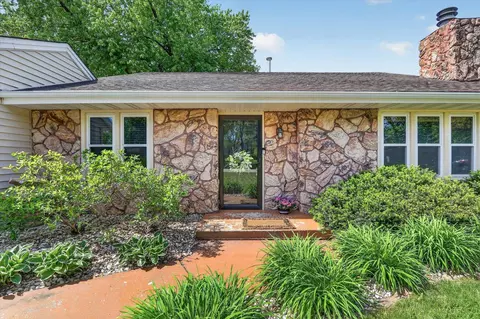 Exterior - 148 Sandhurst Dr, Rockton, IL 61072 photo 3 of 14