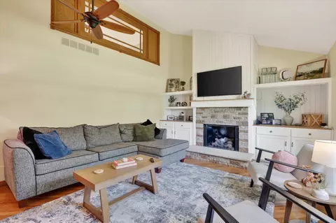 Living - 148 Sandhurst Dr, Rockton, IL 61072 photo 1 of 3