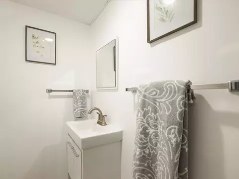 Bath - 136 Lake Summerset Rd, Lake Summerset, IL 61019 photo 4 of 4