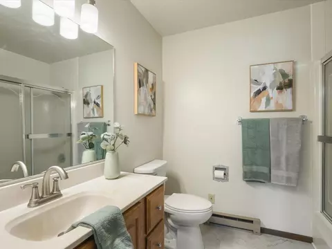 Bath - 136 Lake Summerset Rd, Lake Summerset, IL 61019 photo 2 of 4