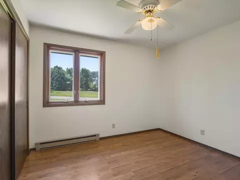 Bedroom - 136 Lake Summerset Rd, Lake Summerset, IL 61019 photo 6 of 7