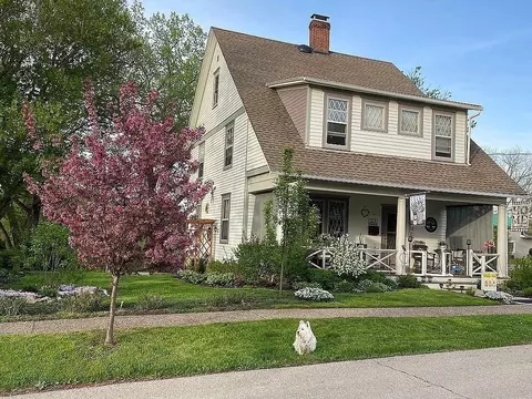 214 Adams St, Galena, IL 61036