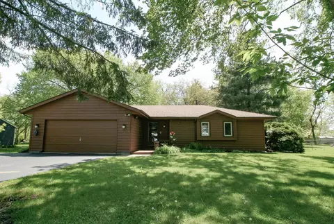 5457 Country Ct, Roscoe, IL 61073