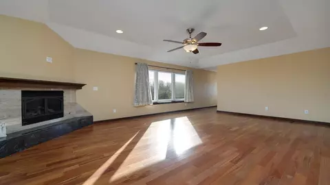 Living - 14481 Berglund Rd, Pecatonica, IL 61063 photo 6 of 8