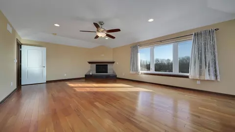 Living - 14481 Berglund Rd, Pecatonica, IL 61063 photo 7 of 8