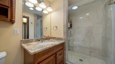 Bath - 14481 Berglund Rd, Pecatonica, IL 61063 photo 7 of 10