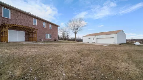 Exterior - 14481 Berglund Rd, Pecatonica, IL 61063 photo 6 of 8