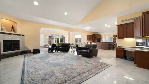 Living - 14481 Berglund Rd, Pecatonica, IL 61063 photo 5 of 8
